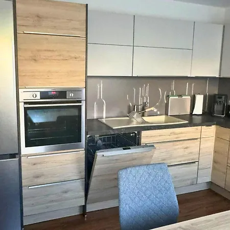 別荘 Modernes Reihenhaus Mit Terrasse Drei Schlafzimmer Fuer Sechs Personen