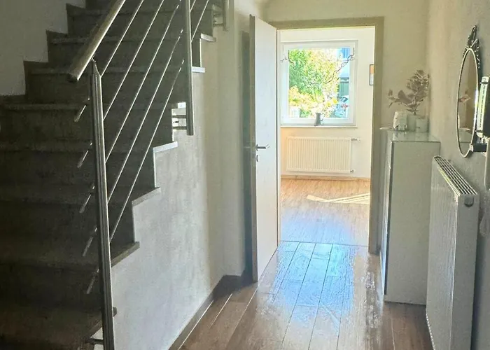 Modernes Reihenhaus Mit Terrasse Drei Schlafzimmer Fuer Sechs Personen Vakantiehuis *