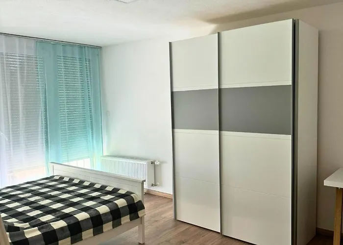 Modernes Reihenhaus Mit Terrasse Drei Schlafzimmer Fuer Sechs Personen *