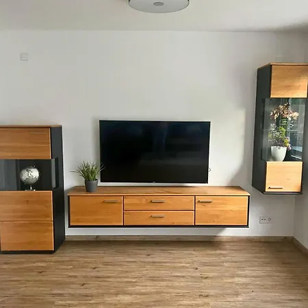 Modernes Reihenhaus Mit Terrasse Drei Schlafzimmer Fuer Sechs Personen * Kempten