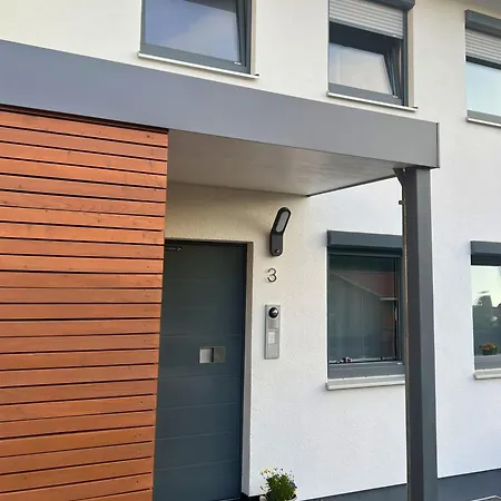 Modernes Reihenhaus Mit Terrasse Drei Schlafzimmer Fuer Sechs Personen * Kempten