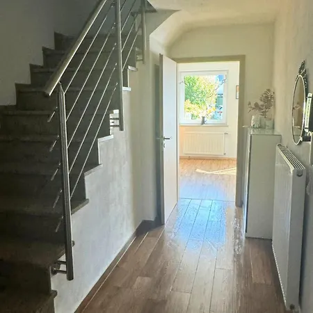 Modernes Reihenhaus Mit Terrasse Drei Schlafzimmer Fuer Sechs Personen Casa vacanze *