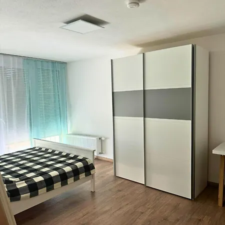 Modernes Reihenhaus Mit Terrasse Drei Schlafzimmer Fuer Sechs Personen *