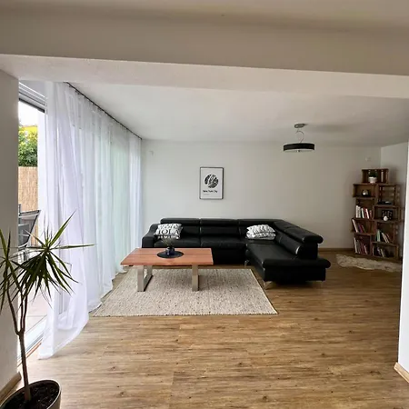 Сasa de vacaciones Modernes Reihenhaus Mit Terrasse Drei Schlafzimmer Fuer Sechs Personen Kempten